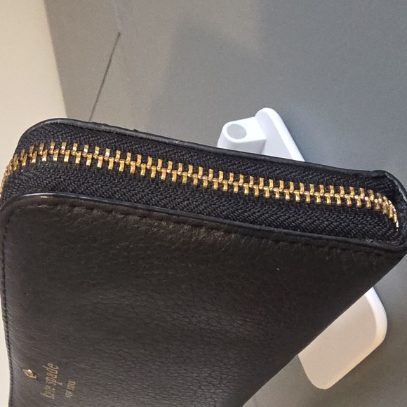 KATE SPADE NEW YORK Black Zip Around Leather Wallet - Picture 5 of 13